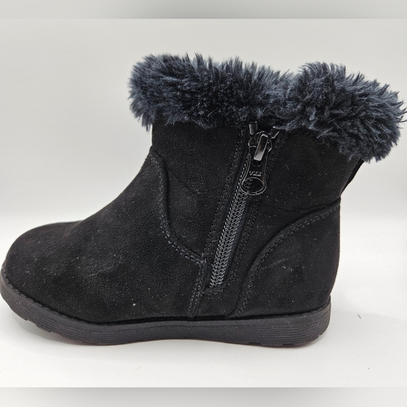 Cat & Jack, black, faux-fur lined, zip-up boots. Size 9 - Picture 8 of 10